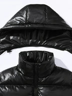 Veste à capuche noire et dorée