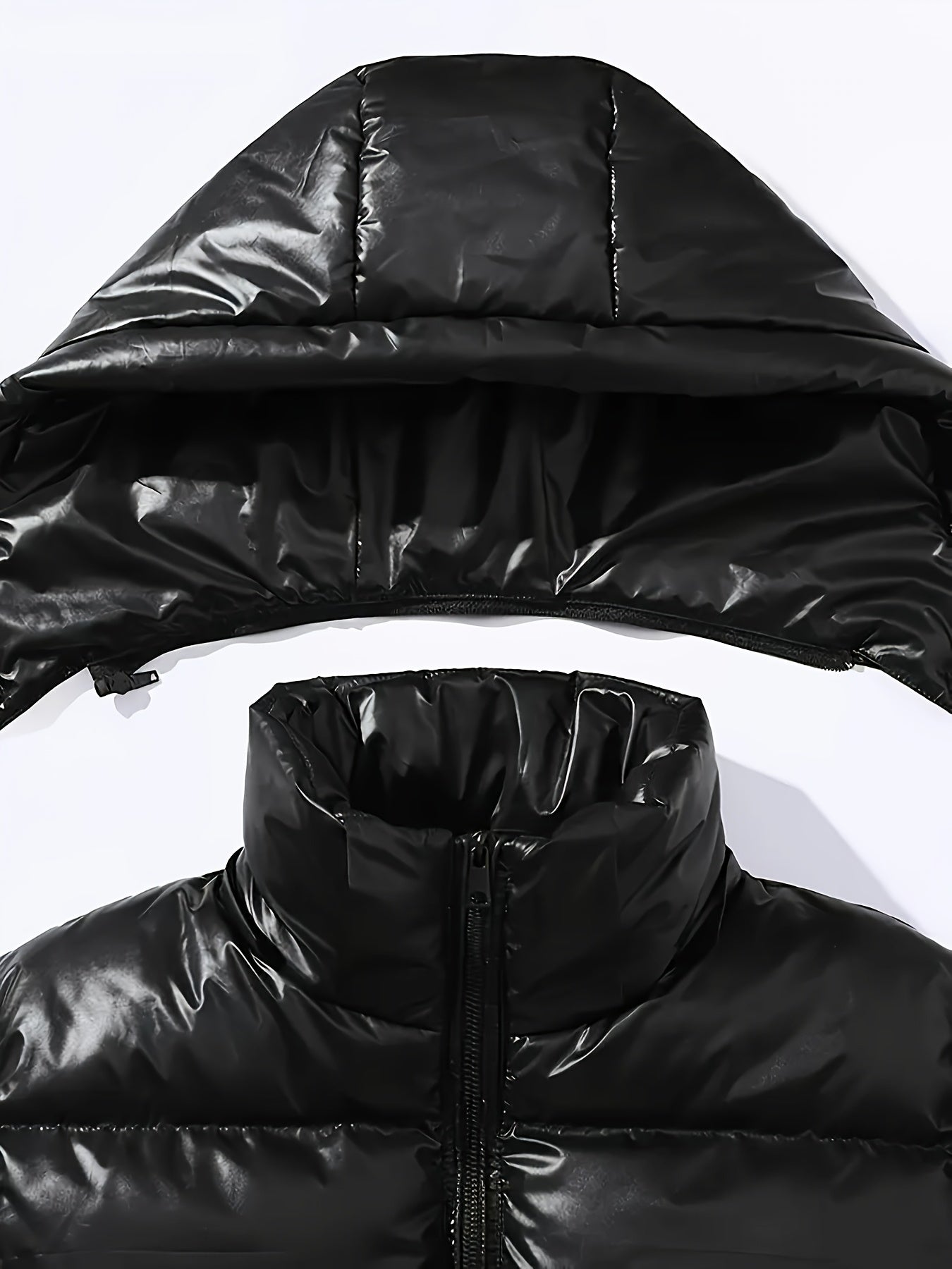 Veste à capuche noire et dorée