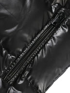 Veste à capuche noire et dorée