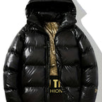 Veste à capuche noire et dorée