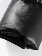 Veste à capuche noire et dorée