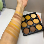 Palette de fond de teint matifiant, contouring, correcteur.