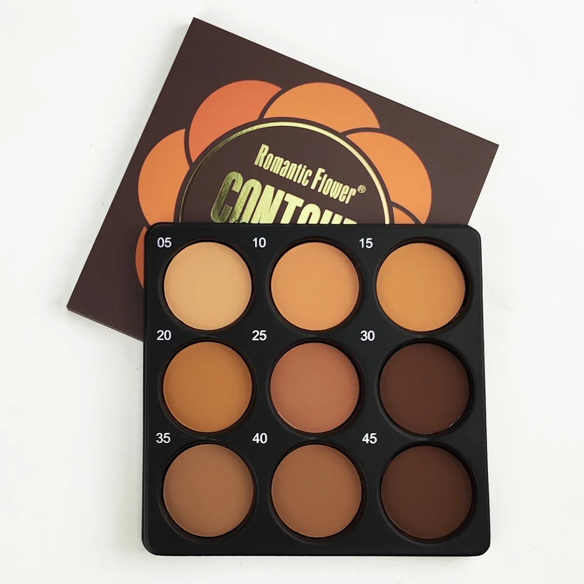 Palette de fond de teint matifiant, contouring, correcteur.